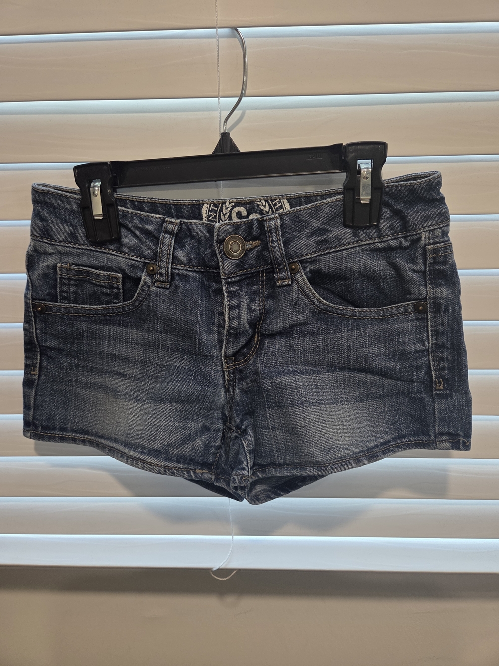 SO Heritage Shortie Denim Shorts Size 0 Medium Wash